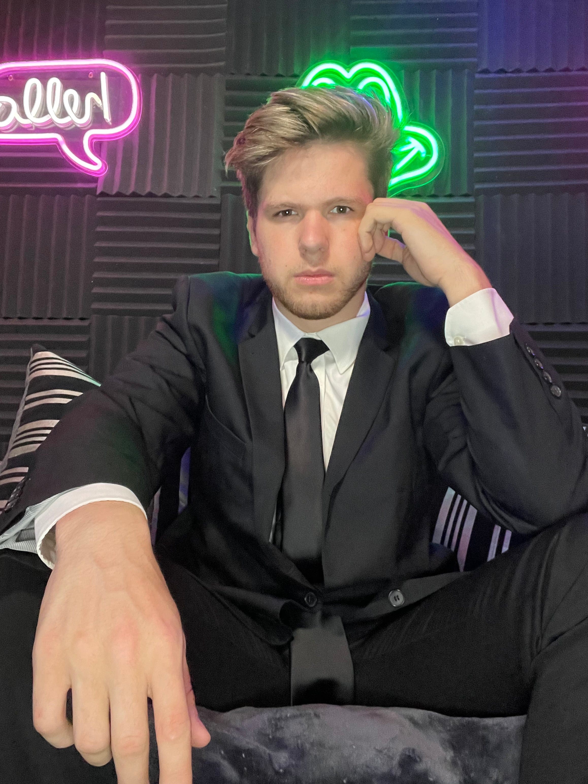 Feel Sam shows a lot - Image 4